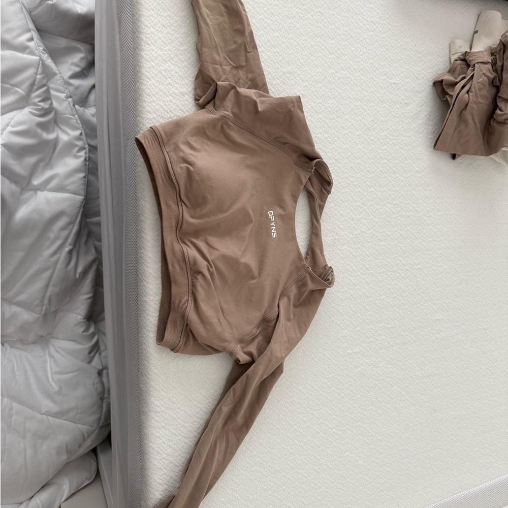 Dryness Dynamic Women's Tan/Brown Long Sleeve Crop Top